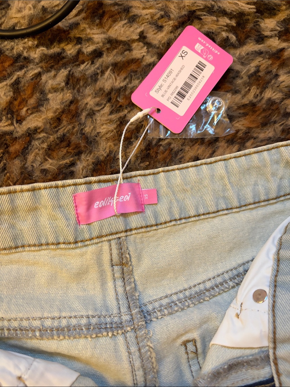 Edikted Raelynn Washed Low Rise Baggy Jeans - Picture 4 of 5